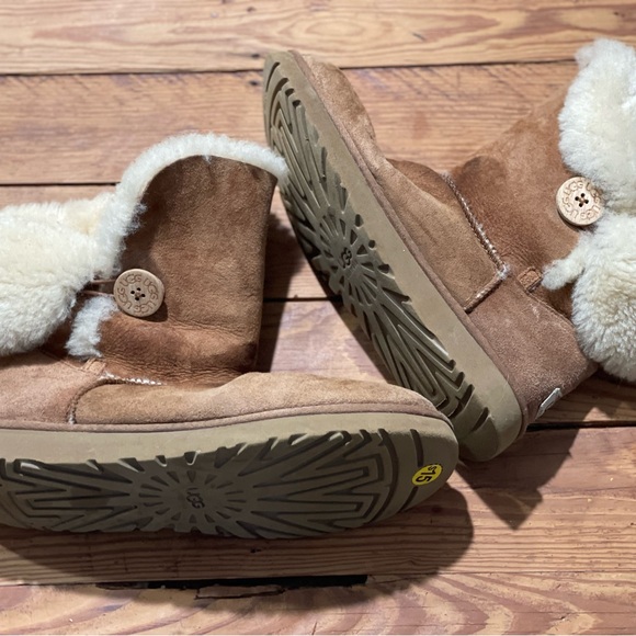 UGG Shoes - U UGG BOOTS Brown Sheepskin S/N 5803 Fold Over Warm Winter Boots Size 10